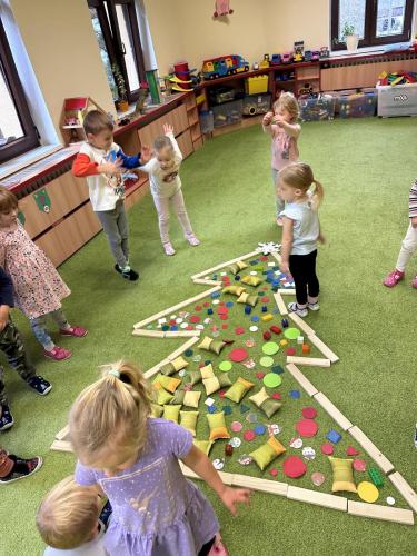 Zdobení pomocí různých stavebnic a materiálů...