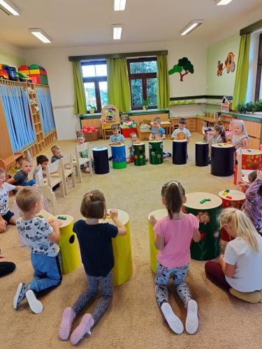 Hrátky s drumbeny.